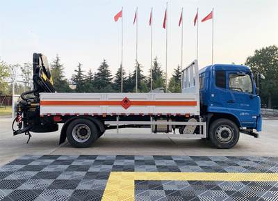 氣瓶運(yùn)輸車 兩軸東風(fēng)底盤與欄板式貨箱配折臂吊的危險品運(yùn)輸解決方案